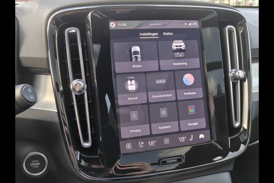 Volvo XC40 B4 211PK Plus Dark | BLIS | Trekhaak | 360 | H&K | Pano | Carplay | Elektr. Stoelen | ACC | Stoel/Stuur verwarming |