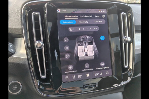 Volvo XC40 B4 211PK Plus Dark | BLIS | Trekhaak | 360 | H&K | Pano | Carplay | Elektr. Stoelen | ACC | Stoel/Stuur verwarming |