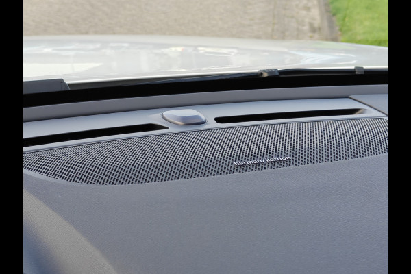 Volvo XC40 B4 211PK Plus Dark | BLIS | Trekhaak | 360 | H&K | Pano | Carplay | Elektr. Stoelen | ACC | Stoel/Stuur verwarming |