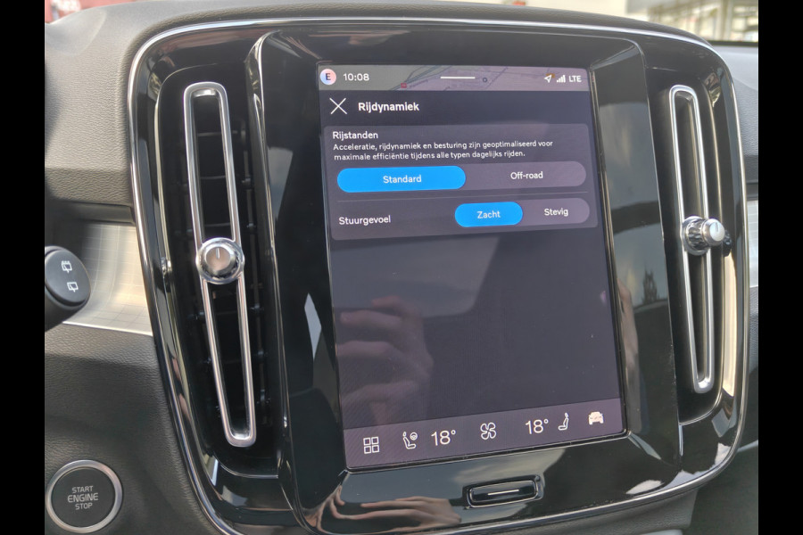 Volvo XC40 B4 211PK Plus Dark | BLIS | Trekhaak | 360 | H&K | Pano | Carplay | Elektr. Stoelen | ACC | Stoel/Stuur verwarming |