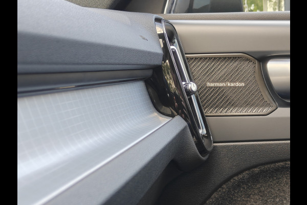 Volvo XC40 B4 211PK Plus Dark | BLIS | Trekhaak | 360 | H&K | Pano | Carplay | Elektr. Stoelen | ACC | Stoel/Stuur verwarming |