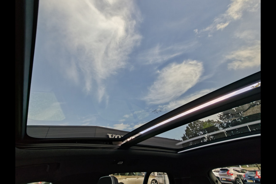 Volvo XC40 B4 211PK Plus Dark | BLIS | Trekhaak | 360 | H&K | Pano | Carplay | Elektr. Stoelen | ACC | Stoel/Stuur verwarming |
