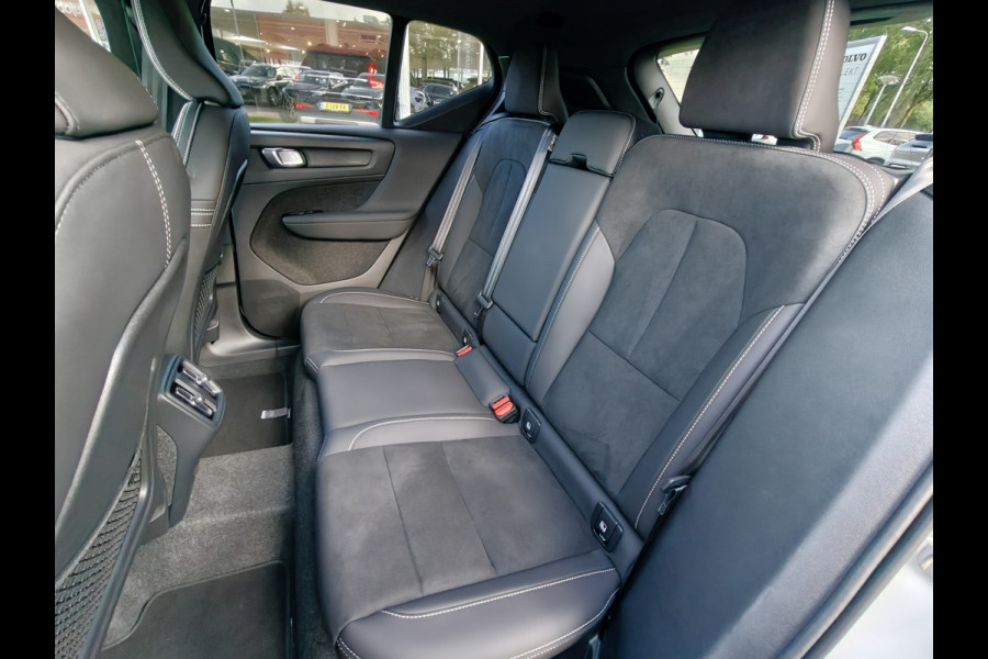 Volvo XC40 B4 211PK Plus Dark | BLIS | Trekhaak | 360 | H&K | Pano | Carplay | Elektr. Stoelen | ACC | Stoel/Stuur verwarming |