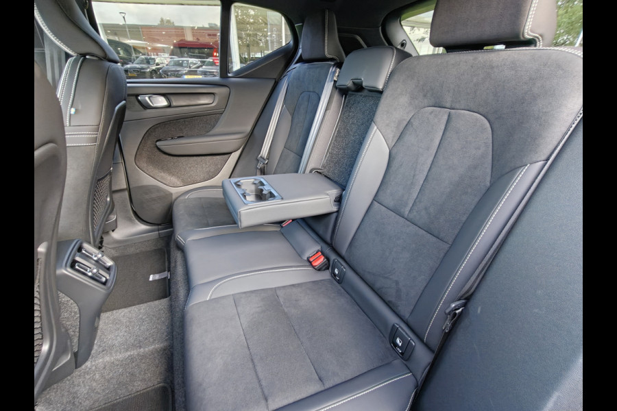Volvo XC40 B4 211PK Plus Dark | BLIS | Trekhaak | 360 | H&K | Pano | Carplay | Elektr. Stoelen | ACC | Stoel/Stuur verwarming |