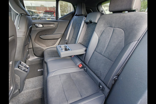 Volvo XC40 B4 211PK Plus Dark | BLIS | Trekhaak | 360 | H&K | Pano | Carplay | Elektr. Stoelen | ACC | Stoel/Stuur verwarming |