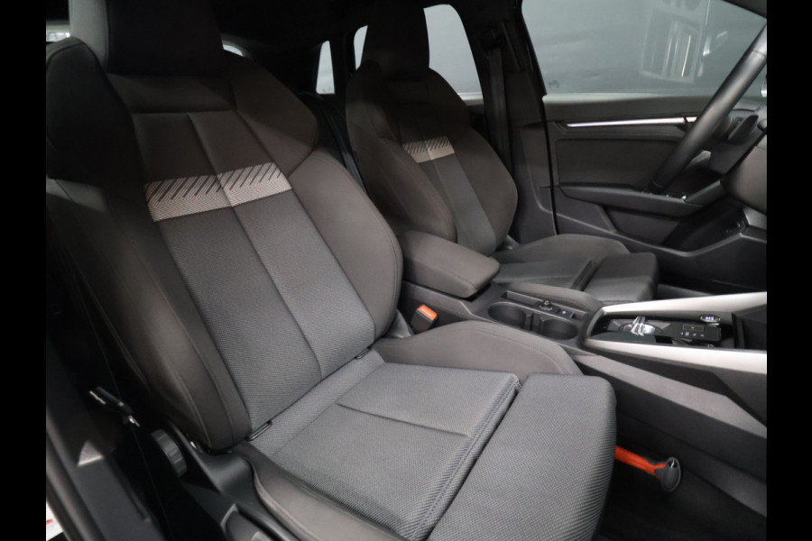 Audi A3 Sportback 35 TFSI Advanced edition [TREKHAAK AFNEEMBAAR, APPLE CARPLAY, ANDROID, ADAPTIVE CRUISE CONTROL, DIGITAL DASH, PDC V+A, ELEKTRISCHE ACHTERKLEP, NAVIGATIE, BLUETOOTH, LED, NIEUWSTAAT]