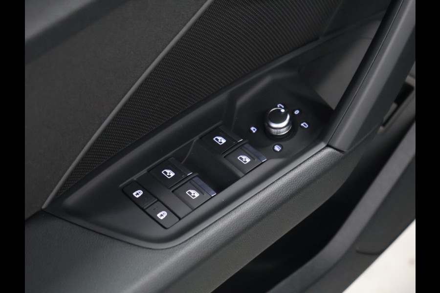 Audi A3 Sportback 35 TFSI Advanced edition [TREKHAAK AFNEEMBAAR, APPLE CARPLAY, ANDROID, ADAPTIVE CRUISE CONTROL, DIGITAL DASH, PDC V+A, ELEKTRISCHE ACHTERKLEP, NAVIGATIE, BLUETOOTH, LED, NIEUWSTAAT]