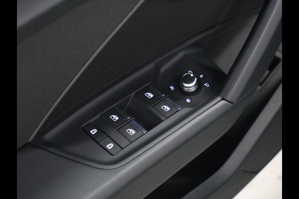 Audi A3 Sportback 35 TFSI Advanced edition [TREKHAAK AFNEEMBAAR, APPLE CARPLAY, ANDROID, ADAPTIVE CRUISE CONTROL, DIGITAL DASH, PDC V+A, ELEKTRISCHE ACHTERKLEP, NAVIGATIE, BLUETOOTH, LED, NIEUWSTAAT]
