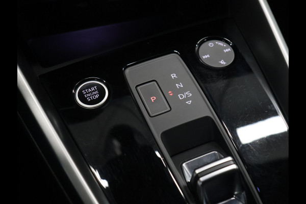 Audi A3 Sportback 35 TFSI Advanced edition [TREKHAAK AFNEEMBAAR, APPLE CARPLAY, ANDROID, ADAPTIVE CRUISE CONTROL, DIGITAL DASH, PDC V+A, ELEKTRISCHE ACHTERKLEP, NAVIGATIE, BLUETOOTH, LED, NIEUWSTAAT]