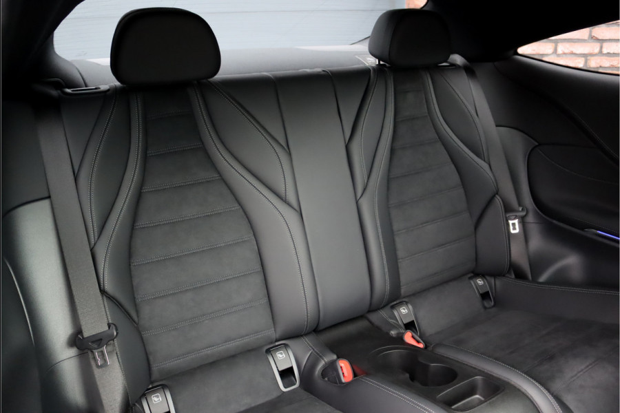 Mercedes-Benz CLE Coupé 200 AMG Line | Distronic Pro | Panoramadak | Memory | Burmester | Verwarmd Stuurwiel | Digital Light | Keyless Go | Camera | Stoelverwarming |