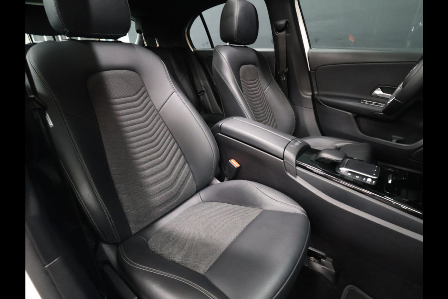 Mercedes-Benz A-Klasse 200 Business Solution [SCHUIFKANTELDAK, SFEERVERLICHTING, STOELVERWARMING, CAMERA, HALF LEDER, CRUISE, PDC V+A, BLUETOOTH, CLIMATE, NIEUWSTAAT]