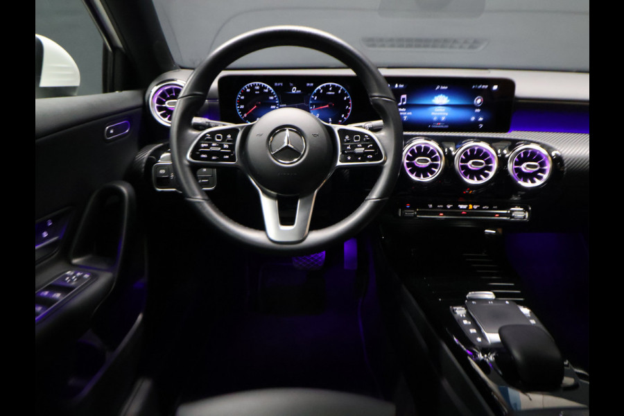 Mercedes-Benz A-Klasse 200 Business Solution [SCHUIFKANTELDAK, SFEERVERLICHTING, STOELVERWARMING, CAMERA, HALF LEDER, CRUISE, PDC V+A, BLUETOOTH, CLIMATE, NIEUWSTAAT]