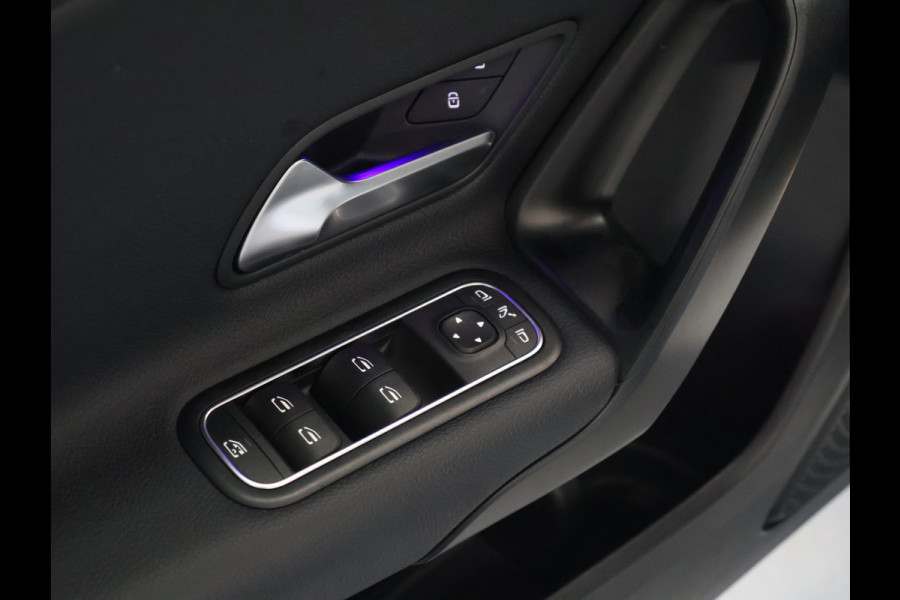 Mercedes-Benz A-Klasse 200 Business Solution [SCHUIFKANTELDAK, SFEERVERLICHTING, STOELVERWARMING, CAMERA, HALF LEDER, CRUISE, PDC V+A, BLUETOOTH, CLIMATE, NIEUWSTAAT]
