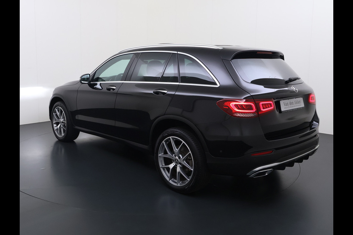 Mercedes-Benz GLC 300e AMG // Panoramadak // Memory Stoelen // 360 Camera // Carplay // Keyless Entry // Privacy Glass // Elek. Achterklep // 20"