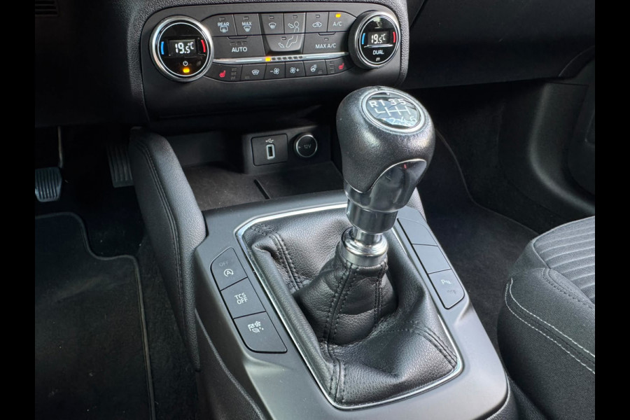 Ford Focus 1.5 EcoBoost Titanium Business / NAP !! / 2de EIGENAAR / DEALER ONDERHOUDEN / AFN. TREKHAAK / WINTER + DESIGN PAKKET !