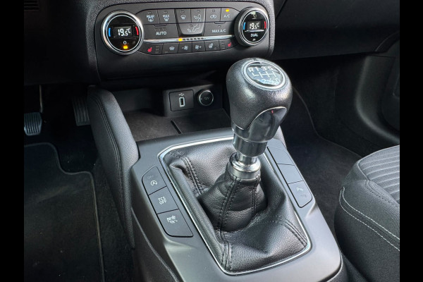 Ford Focus 1.5 EcoBoost Titanium Business / NAP !! / 2de EIGENAAR / DEALER ONDERHOUDEN / AFN. TREKHAAK / WINTER + DESIGN PAKKET !