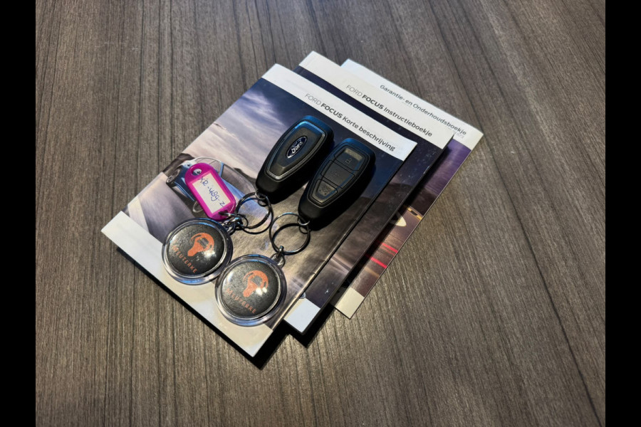 Ford Focus 1.5 EcoBoost Titanium Business / NAP !! / 2de EIGENAAR / DEALER ONDERHOUDEN / AFN. TREKHAAK / WINTER + DESIGN PAKKET !