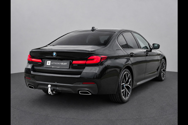 BMW 5 Serie 545e xDrive M-Sport | Trekhaak | 19 inch | Camera | ACC | Carplay | Dealer onderhouden | Stuurwiel verwarmd