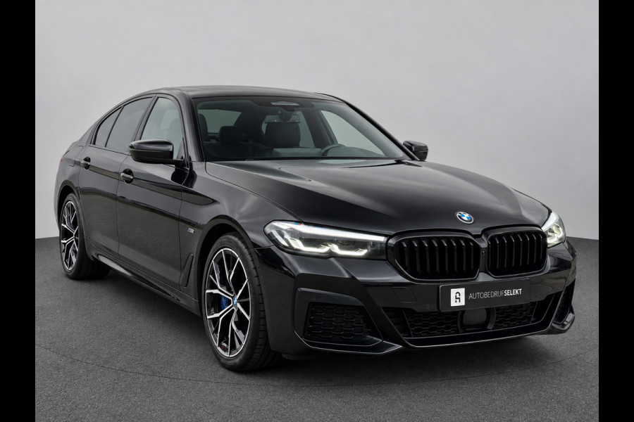 BMW 5 Serie 545e xDrive M-Sport | Trekhaak | 19 inch | Camera | ACC | Carplay | Dealer onderhouden | Stuurwiel verwarmd