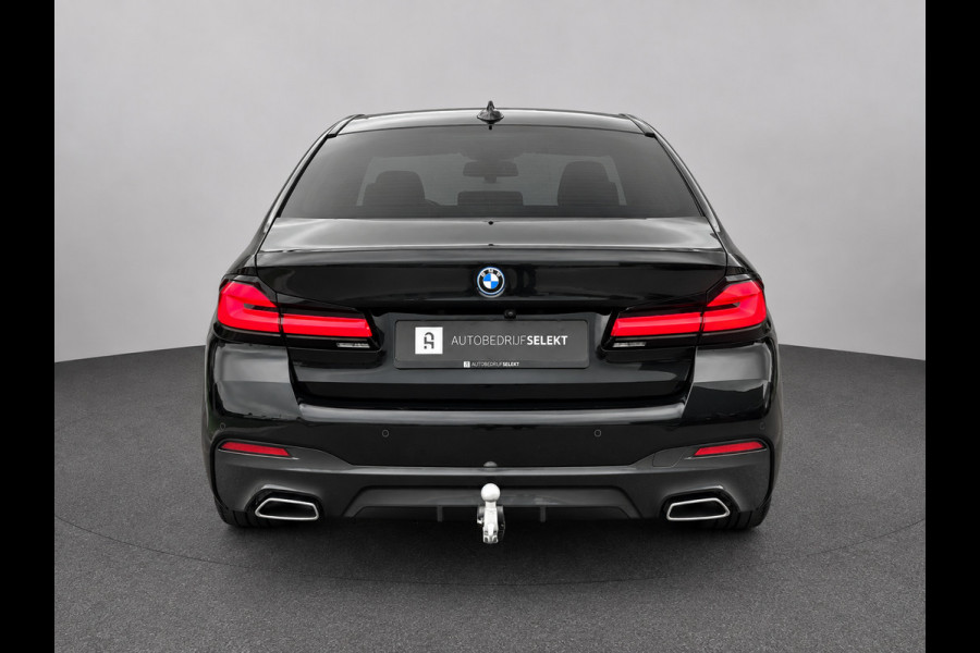 BMW 5 Serie 545e xDrive M-Sport | Trekhaak | 19 inch | Camera | ACC | Carplay | Dealer onderhouden | Stuurwiel verwarmd