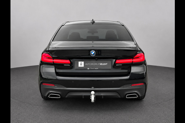 BMW 5 Serie 545e xDrive M-Sport | Trekhaak | 19 inch | Camera | ACC | Carplay | Dealer onderhouden | Stuurwiel verwarmd