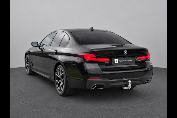 BMW 5 Serie 545e xDrive M-Sport | Trekhaak | 19 inch | Camera | ACC | Carplay | Dealer onderhouden | Stuurwiel verwarmd