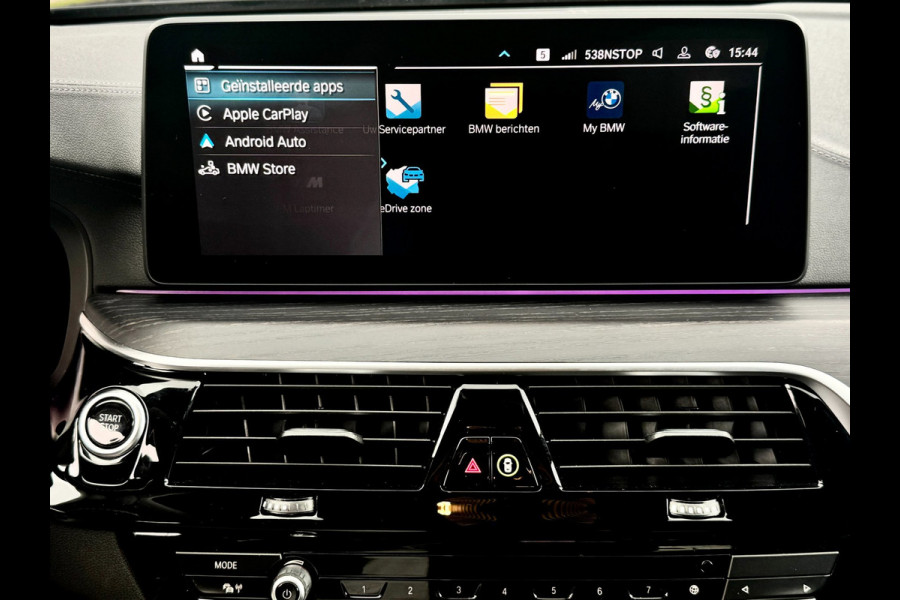BMW 5 Serie 545e xDrive M-Sport | Trekhaak | 19 inch | Camera | ACC | Carplay | Dealer onderhouden | Stuurwiel verwarmd