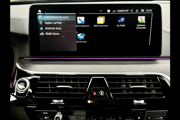 BMW 5 Serie 545e xDrive M-Sport | Trekhaak | 19 inch | Camera | ACC | Carplay | Dealer onderhouden | Stuurwiel verwarmd
