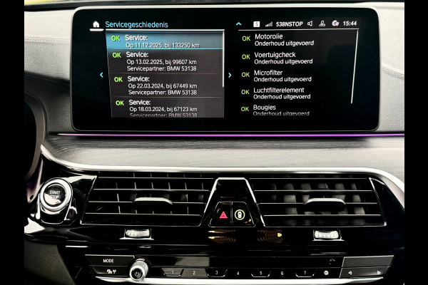 BMW 5 Serie 545e xDrive M-Sport | Trekhaak | 19 inch | Camera | ACC | Carplay | Dealer onderhouden | Stuurwiel verwarmd
