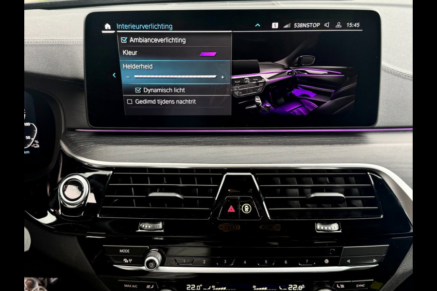 BMW 5 Serie 545e xDrive M-Sport | Trekhaak | 19 inch | Camera | ACC | Carplay | Dealer onderhouden | Stuurwiel verwarmd