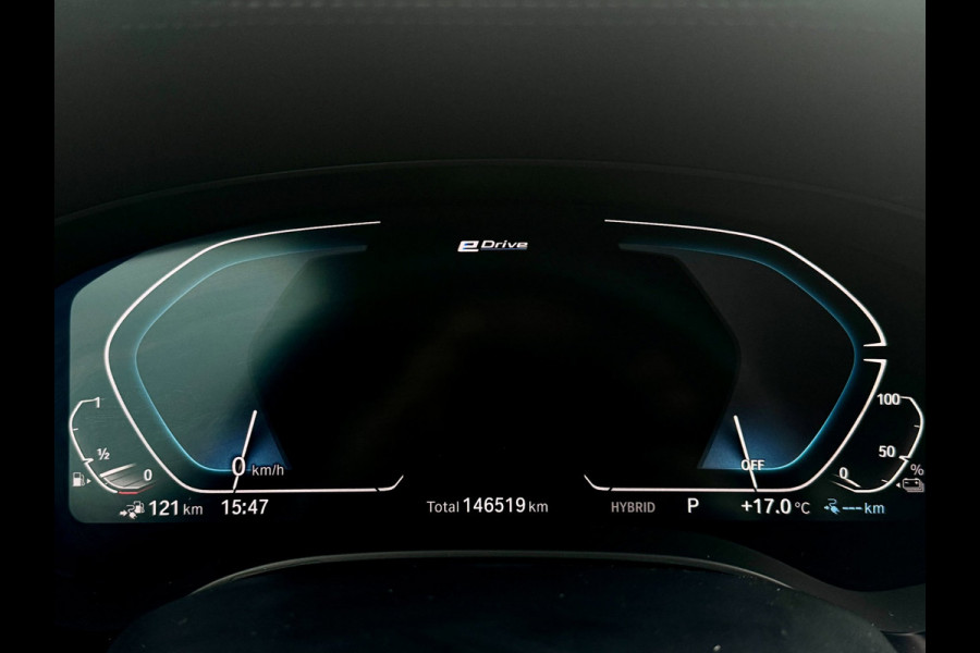 BMW 5 Serie 545e xDrive M-Sport | Trekhaak | 19 inch | Camera | ACC | Carplay | Dealer onderhouden | Stuurwiel verwarmd