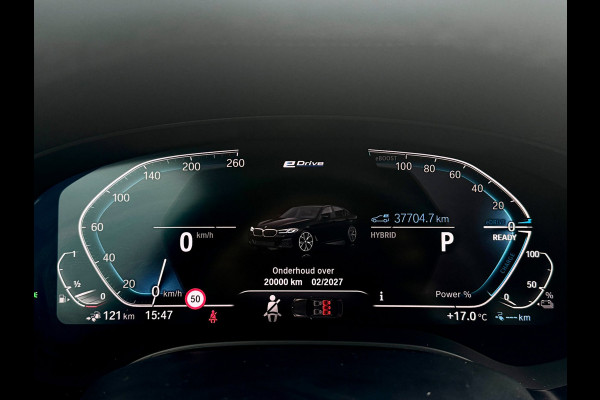 BMW 5 Serie 545e xDrive M-Sport | Trekhaak | 19 inch | Camera | ACC | Carplay | Dealer onderhouden | Stuurwiel verwarmd