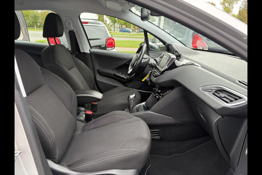 Peugeot 208 1.2 PureTech Blue Lease Executive ✓Dealer Onderhouden✓2e Eigenaar✓Navi✓Carplay✓Clima✓Cruise✓Pdc✓5 Deurs✓16'' Lm velgen✓N.A.P✓Apk tot 09-2027