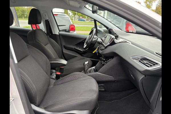 Peugeot 208 1.2 PureTech Blue Lease Executive ✓Dealer Onderhouden✓2e Eigenaar✓Navi✓Carplay✓Clima✓Cruise✓Pdc✓5 Deurs✓16'' Lm velgen✓N.A.P✓Apk tot 09-2027