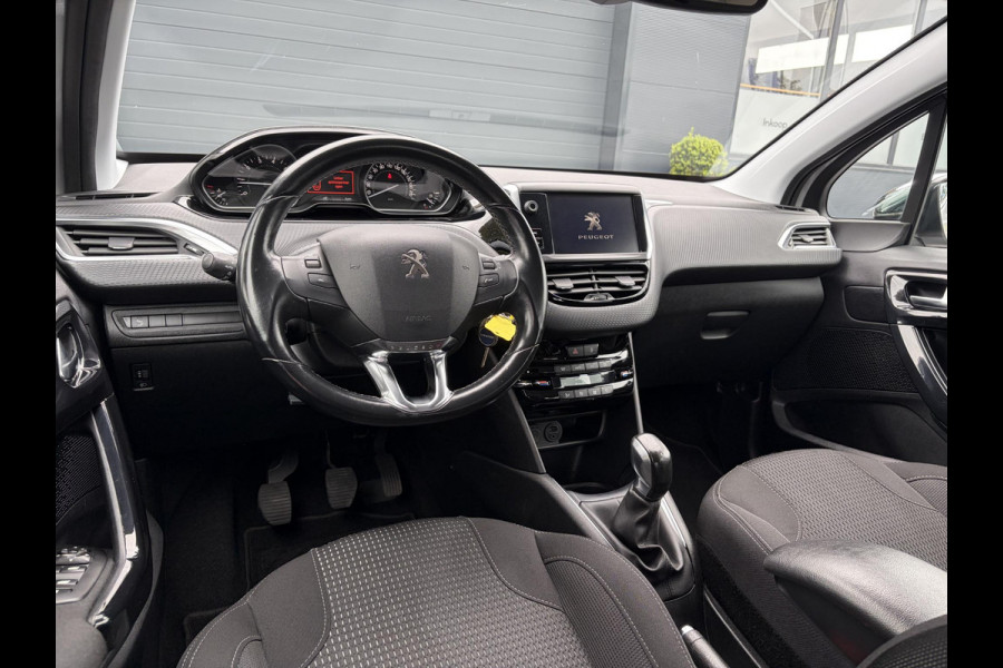 Peugeot 208 1.2 PureTech Blue Lease Executive ✓Dealer Onderhouden✓2e Eigenaar✓Navi✓Carplay✓Clima✓Cruise✓Pdc✓5 Deurs✓16'' Lm velgen✓N.A.P✓Apk tot 09-2027