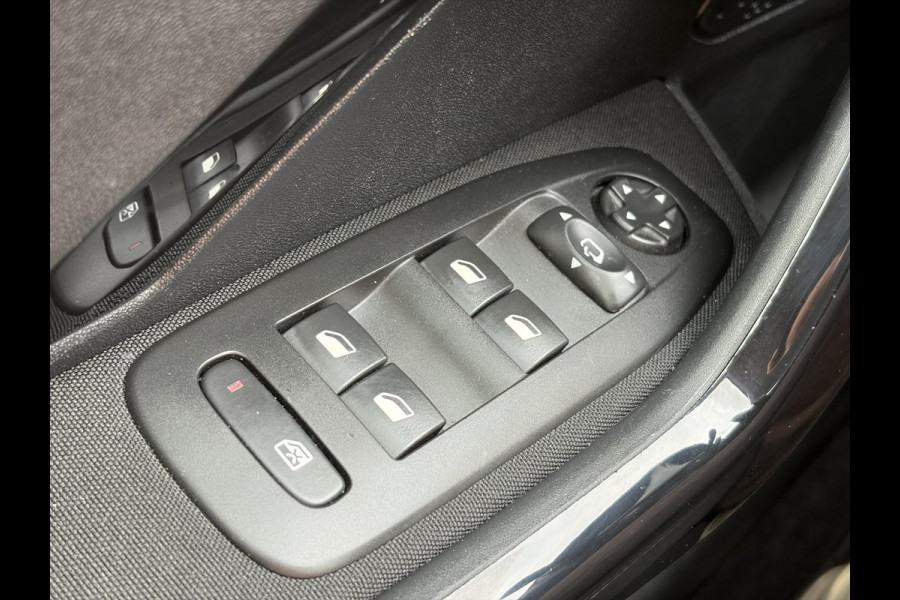Peugeot 208 1.2 PureTech Blue Lease Executive ✓Dealer Onderhouden✓2e Eigenaar✓Navi✓Carplay✓Clima✓Cruise✓Pdc✓5 Deurs✓16'' Lm velgen✓N.A.P✓Apk tot 09-2027