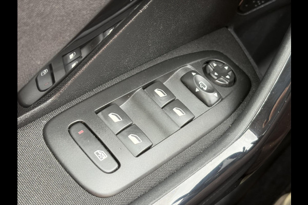 Peugeot 208 1.2 PureTech Blue Lease Executive ✓Dealer Onderhouden✓2e Eigenaar✓Navi✓Carplay✓Clima✓Cruise✓Pdc✓5 Deurs✓16'' Lm velgen✓N.A.P✓Apk tot 09-2027