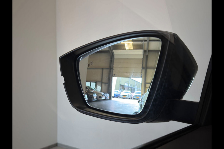 Škoda Karoq 1.5 TSI ACT Style Business / Pano / Trekhaak / ACC