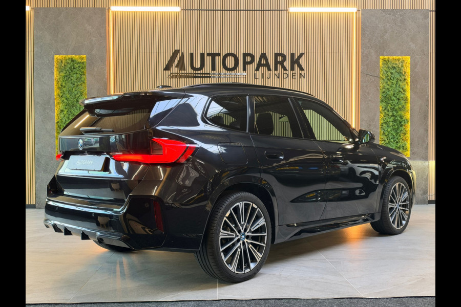 BMW X1 XDrive25e |M-Sport|PANO|HuD|H&K|MASSAGE|360 CAMERA|KEYLESS|21 INCH|PLUG IN HYBRIDE|SFEERVERLICHTING|DEALER ONDERHOUDEN|VOL!