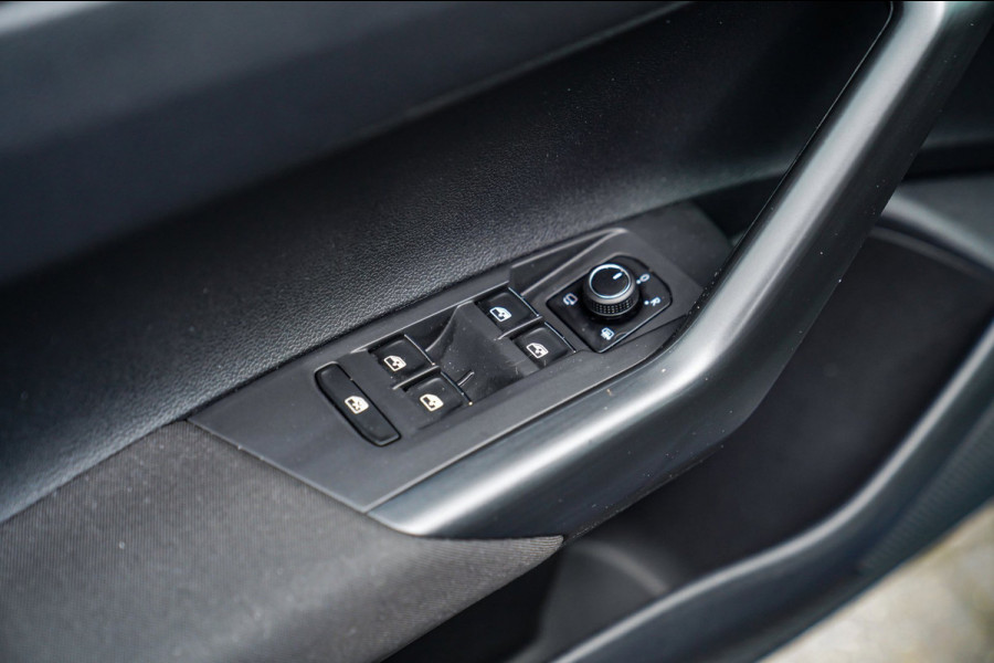 Volkswagen Polo 2.0 TSI GTI | LED | Stoelverwarming | Achteruitrijcamera | Apple Carplay | Climatronic | 200PK | NAP