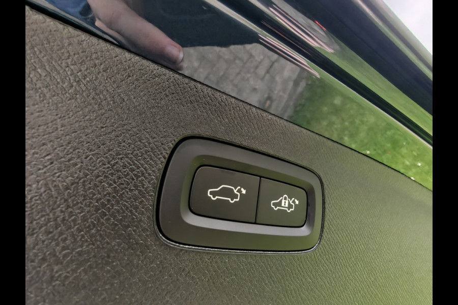 Volvo XC90 T8 405PK AWD Ultra Black Edition Plug-in hybrid | BLIS | Luchtvering | Trekhaak | B&W | Elektr. Stoelen | ACC | HUD | Pano |