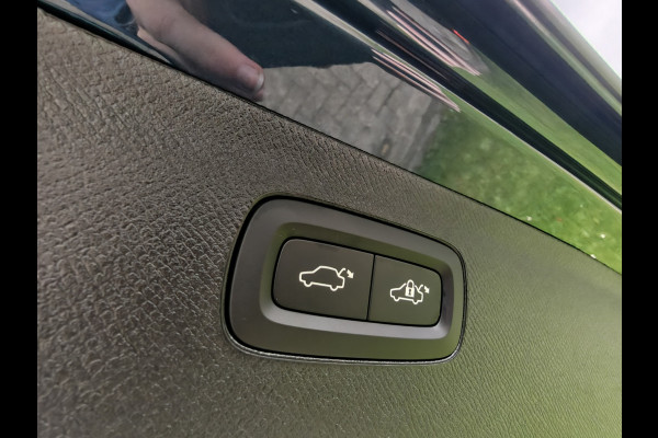 Volvo XC90 T8 405PK AWD Ultra Black Edition Plug-in hybrid | BLIS | Luchtvering | Trekhaak | B&W | Elektr. Stoelen | ACC | HUD | Pano |