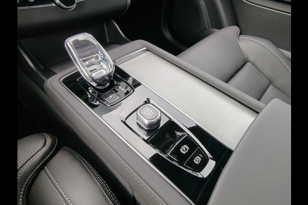 Volvo XC90 T8 405PK AWD Ultra Black Edition Plug-in hybrid | BLIS | Luchtvering | Trekhaak | B&W | Elektr. Stoelen | ACC | HUD | Pano |