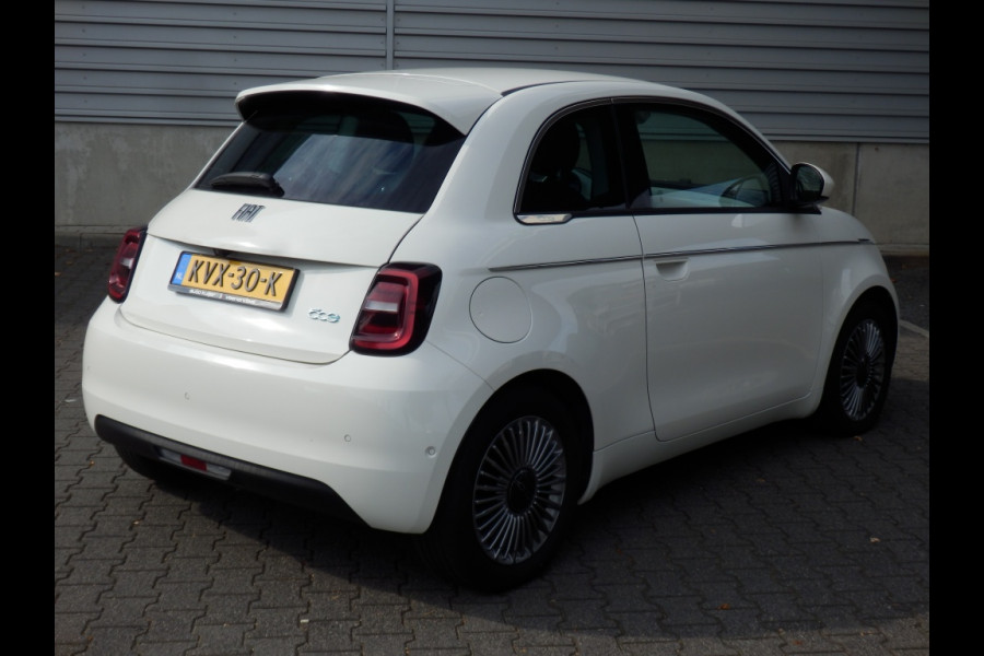 Fiat 500E 42 kWh Icon 42 kWh | SOH 96 % I Camera | Chroompakket | Park. sens. v+a I