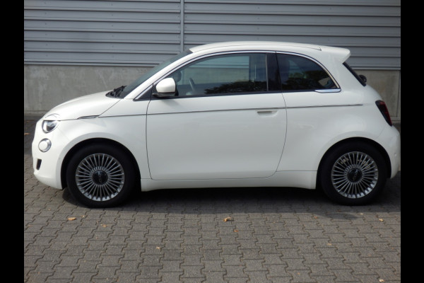 Fiat 500E 42 kWh Icon 42 kWh | SOH 96 % I Camera | Chroompakket | Park. sens. v+a I