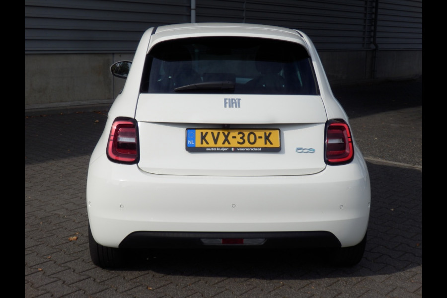 Fiat 500E 42 kWh Icon 42 kWh | SOH 96 % I Camera | Chroompakket | Park. sens. v+a I