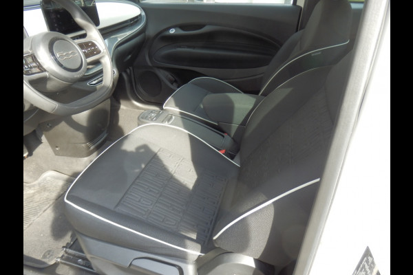 Fiat 500E 42 kWh Icon 42 kWh | SOH 96 % I Camera | Chroompakket | Park. sens. v+a I
