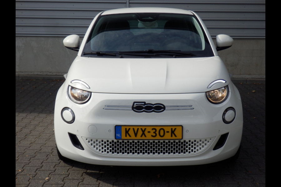 Fiat 500E 42 kWh Icon 42 kWh | SOH 96 % I Camera | Chroompakket | Park. sens. v+a I