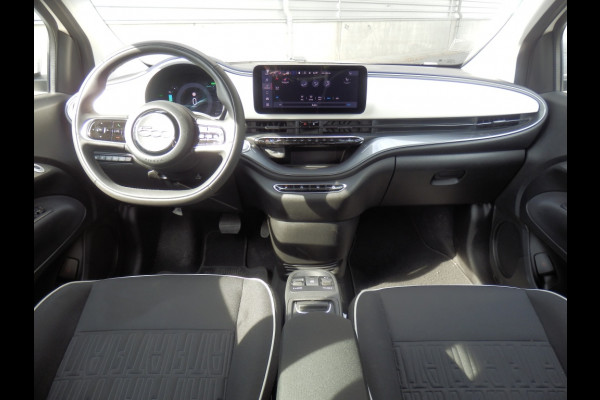 Fiat 500E 42 kWh Icon 42 kWh | SOH 96 % I Camera | Chroompakket | Park. sens. v+a I