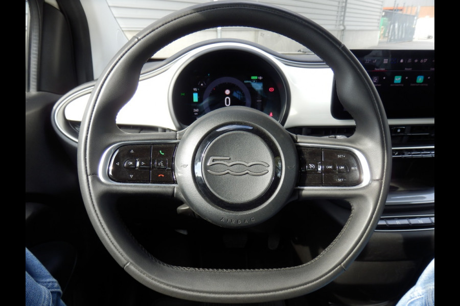 Fiat 500E 42 kWh Icon 42 kWh | SOH 96 % I Camera | Chroompakket | Park. sens. v+a I